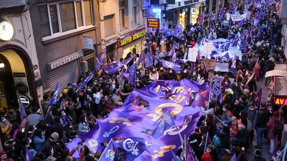 Die Türkei trat aus der Istanbul-Konvention zum Schutz der Frauen aus. Der Austritt tritt heute in Kraft.