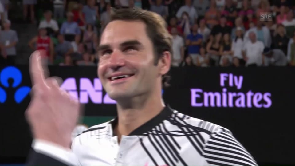Federer beweist beim Platzinterview Selbstironie