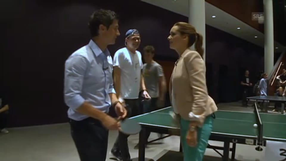 Sara Hildebrand und Tobias Müller beim Ping-Pong-Spielen