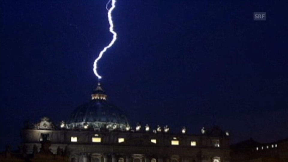 Zufall? Blitz schlägt am 11. Februar  in Petersdom ein.