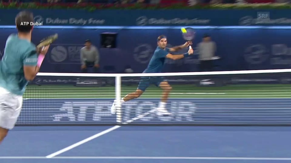 Federer mit schnellen Reflexen am Netz