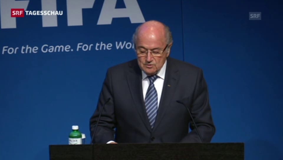 Aus dem Archiv: Blatter gibt sein Amt ab