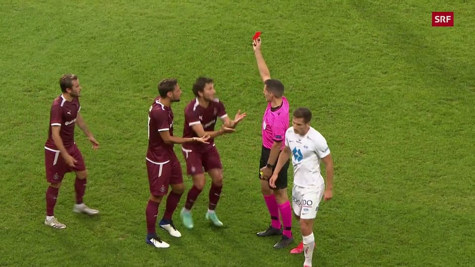 Die Rote Karte gegen Miroslav Stevanovic