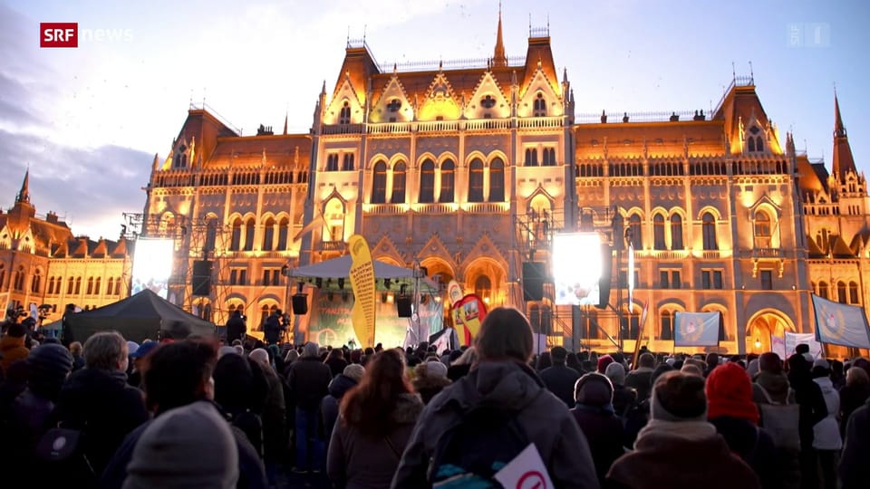 Aus dem Archiv: Lehrpersonal und Schüler in Ungarn demonstrieren
