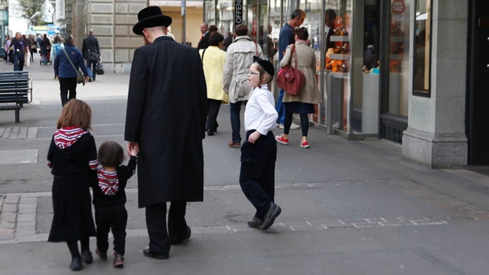 Warum braucht es die Vermittlung zwischen jüdischen Gästen und lokaler Bevölkerung?