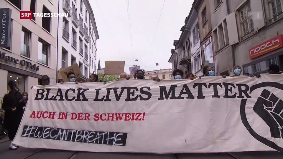Schweizer gehen gegen Rassismus auf die Strasse
