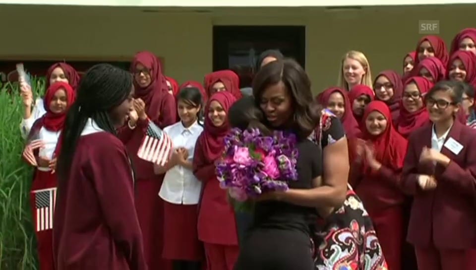 Michelle Obama besucht eine Londoner Mädchenschule