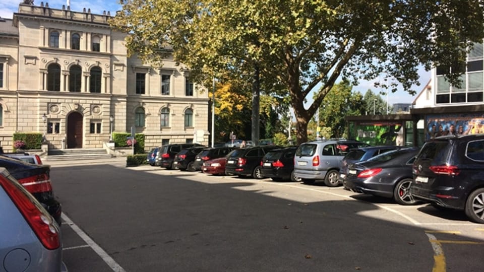Wie der Zuger Stadtrat den Gordischen Knoten «Postplatz-Parkplätze» lösen will