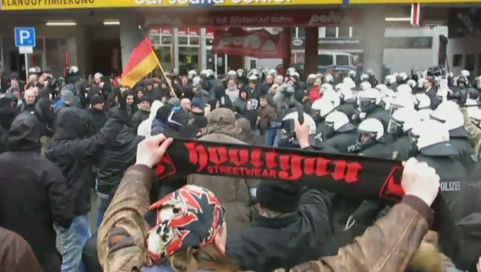 Zusammenstösse in Wuppertal an Pegida-Demo (unkomm.)