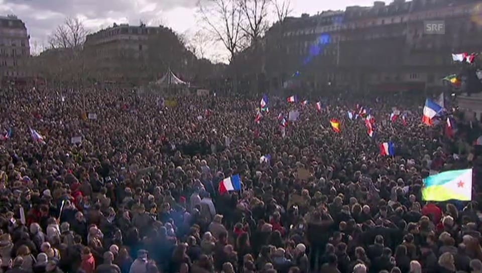 Paris: Bereits jetzt Zehntausende Demonstranten im Zentrum