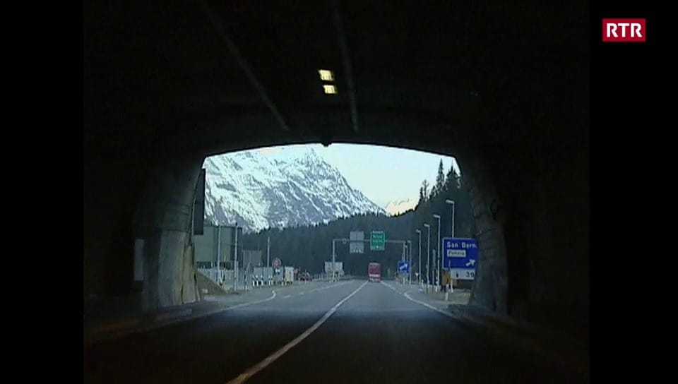 Viadi en l'intern dal tunnel dal San Bernardino