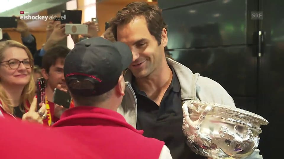 Federer wird euphorisch am Flughafen empfangen