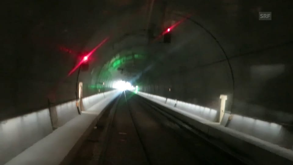 Die erste Fahrt durch den Tunnel im Schnelldurchlauf