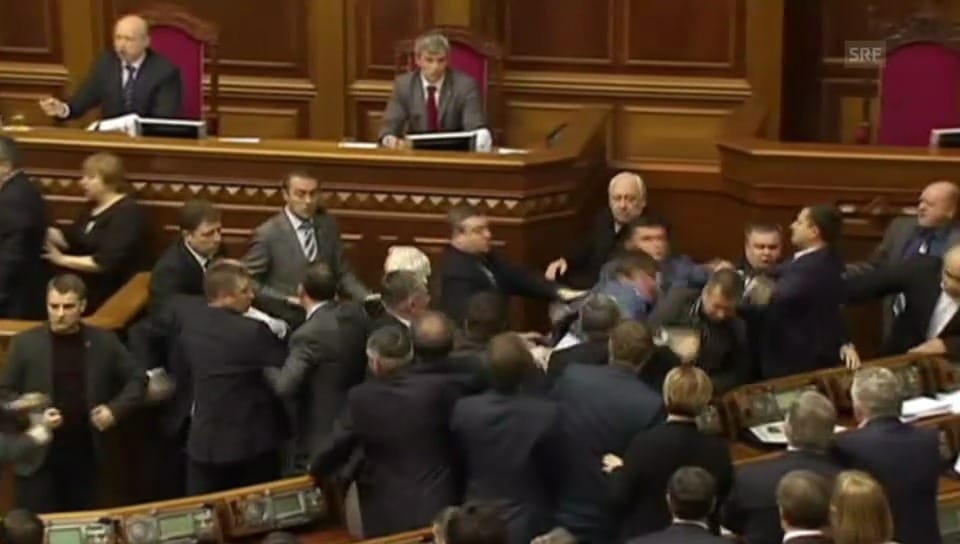 8.4. Gerangel im ukrainischen Parlament (unkommentiert)