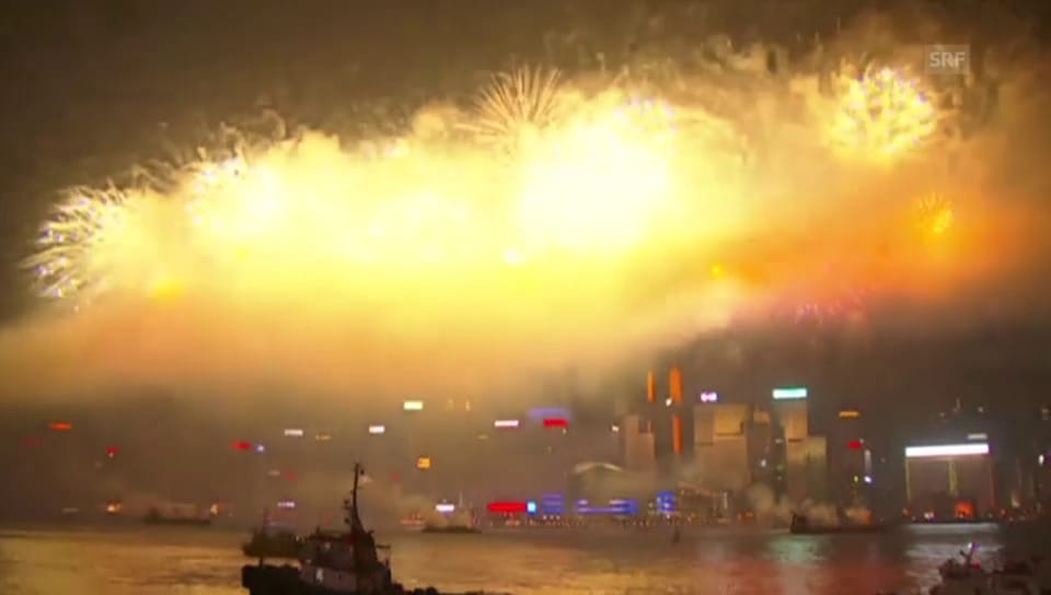 Geburtstags-Feuerwerk über Hongkong