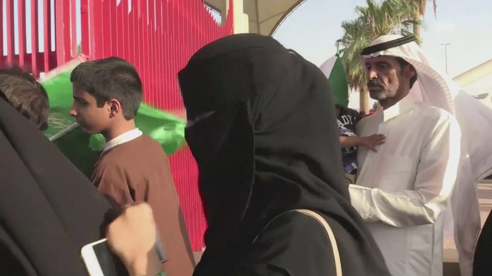 Premiere: Saudische Frauen erstmals im Stadion erlaubt
