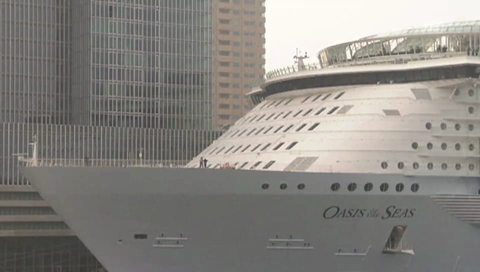Das grösste Kreuzfahrtschiff der Welt in Rotterdam