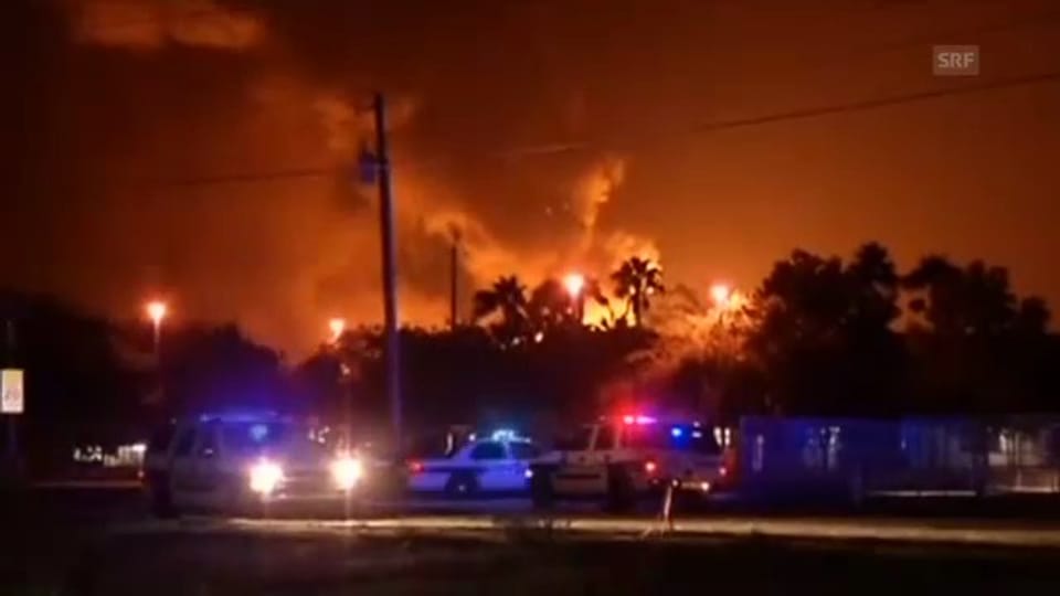 Florida: Explosionen erhellen den Nachthimmel (unkommentiert)