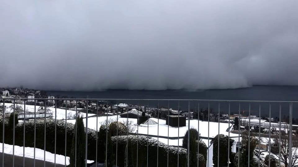 Archivvideo einer Schneefront über dem Bodensee, SRFMeteoVideo Christian Winkler
