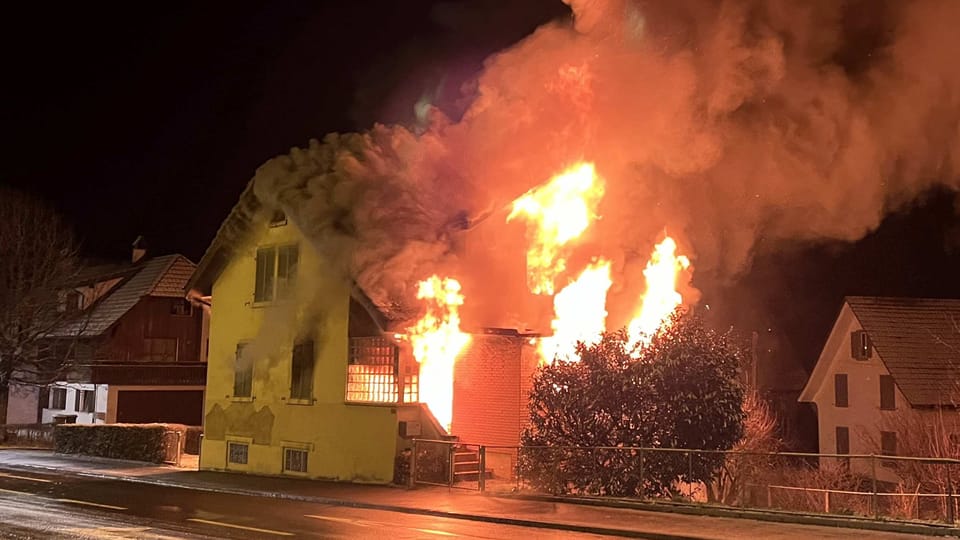 Beim Brand eines Einfamilienhauses in Villmergen (AG) starb ein Mann