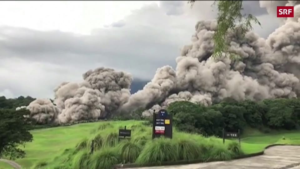 Guatemalas «Feuervulkan» spuckt Asche und Gestein