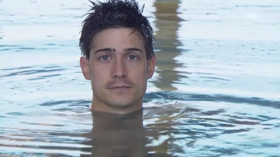 Tobias Müller bei den Synchronschwimmerinnen