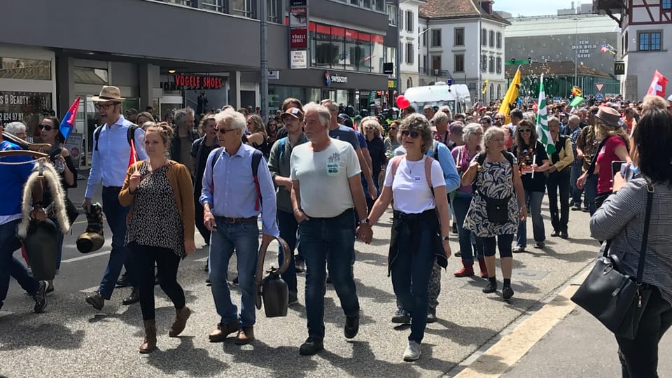 SRF-Reporter berichtet von der unbewilligten Demo in Aarau