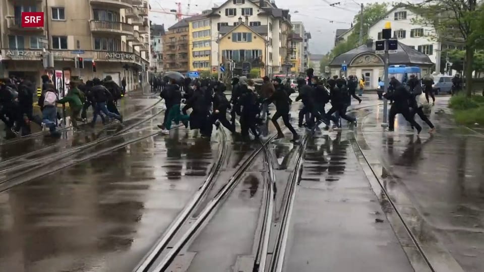 Auseinandersetzungen zwischen Polizei und Demonstrierenden in Zürich