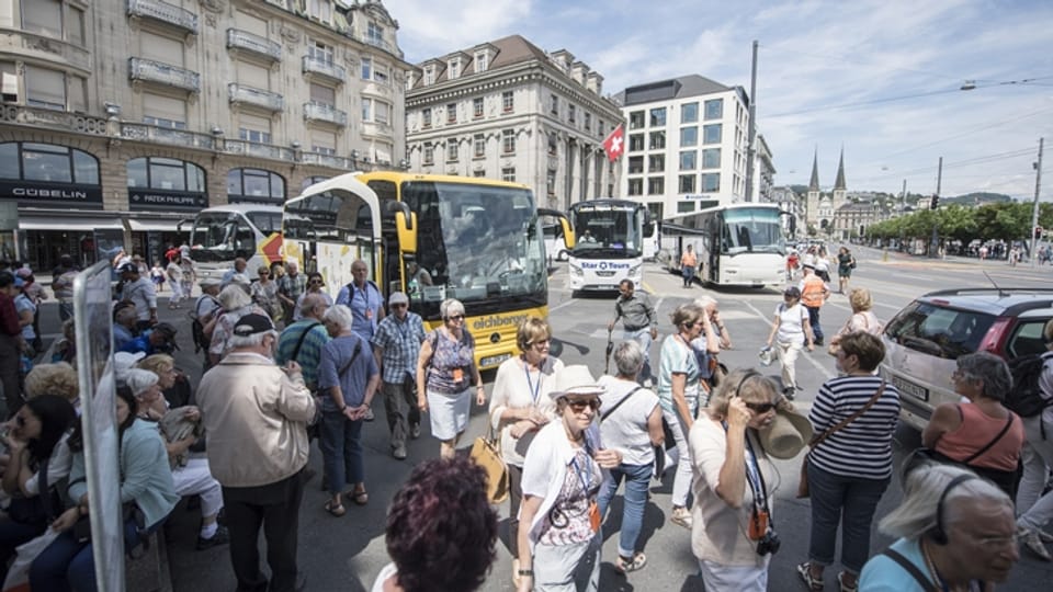 Stadt Luzern will neue Lösungen für Cars und Tourismus