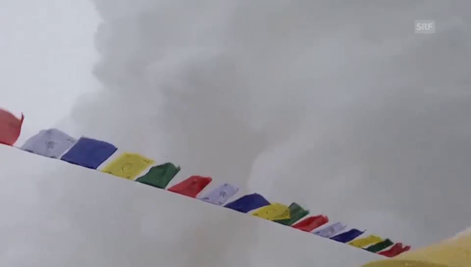 Lawine trifft auf Basis-Camp am Everest (Youtube)