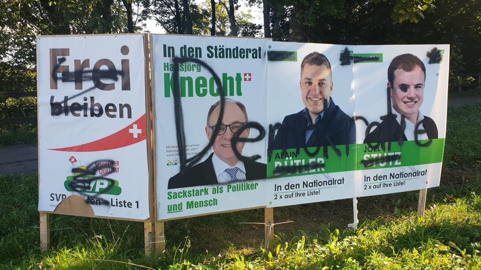 Zerstörte Plakate als Wahlkampfthema