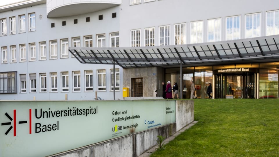 Universitätsspital Basel ist ratlos, weil es einen Grossteil seiner Belegschaft nicht impfen darf.