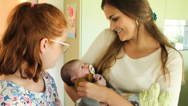 SRF-Reporterin Angela Haas ist bei einer Kaiserschnitt-Geburt dabei