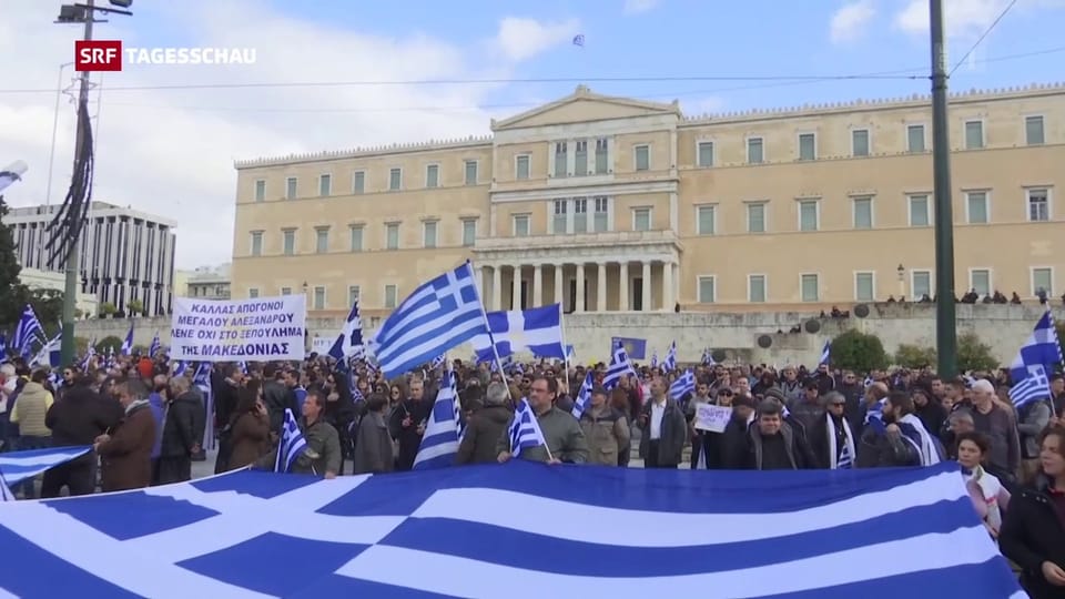 Aus dem Archiv: Die Namensänderung sorgt in Athen für Proteste