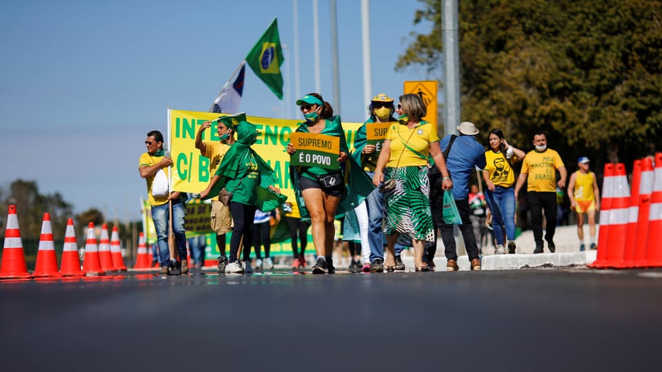 Bolsonaro-Anhänger okkupieren das  Seleção-Shirt für ihre politischen Anliegen