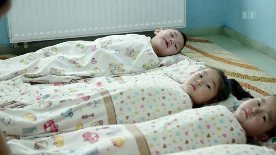 Reporter - Die Jurtenkinder – Eine Schweizerin hilft Kindern in der Mongolei - Play SRF