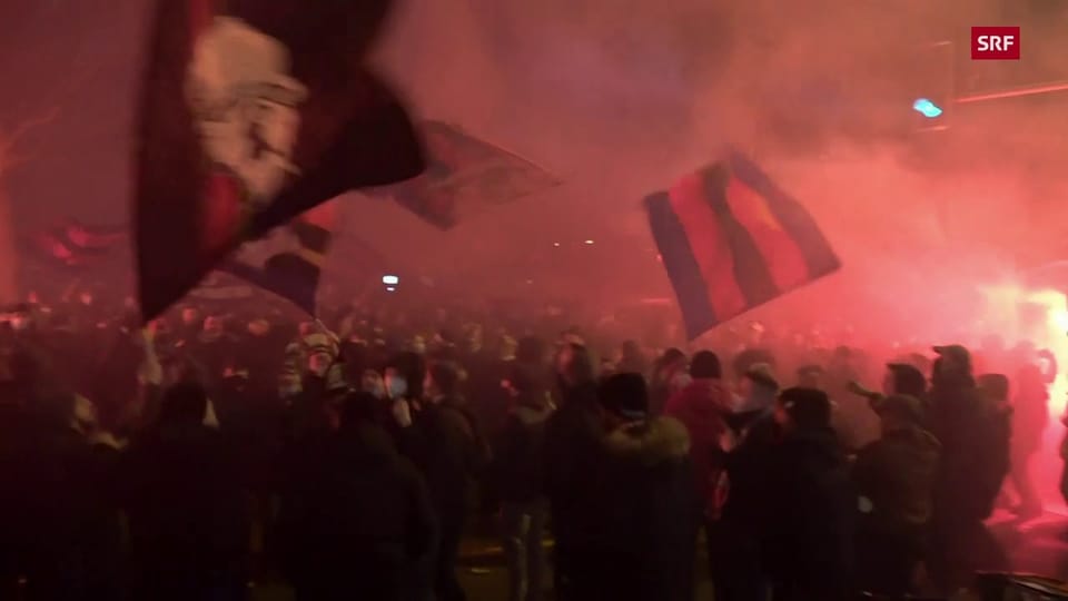 Fangesänge und Pyros: Friedlicher Protest der Basler Fans