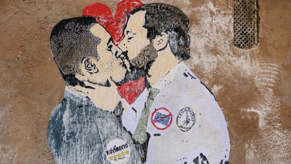 Italien: Salvini und Di Maio reden wieder miteinander. Das Bild zeigt ein Graffiti auf einer Wand (Archivbild).