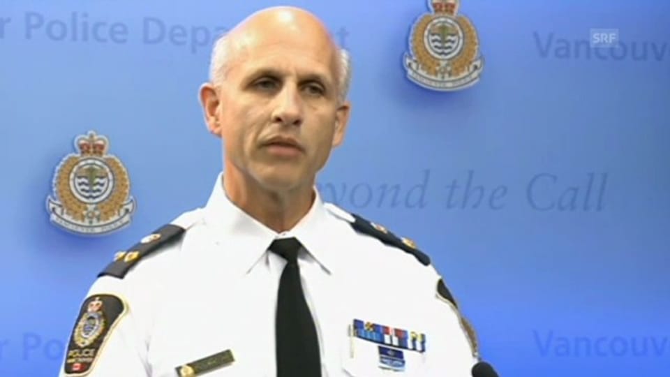Polizeichef Doug LePard informiert die Presse