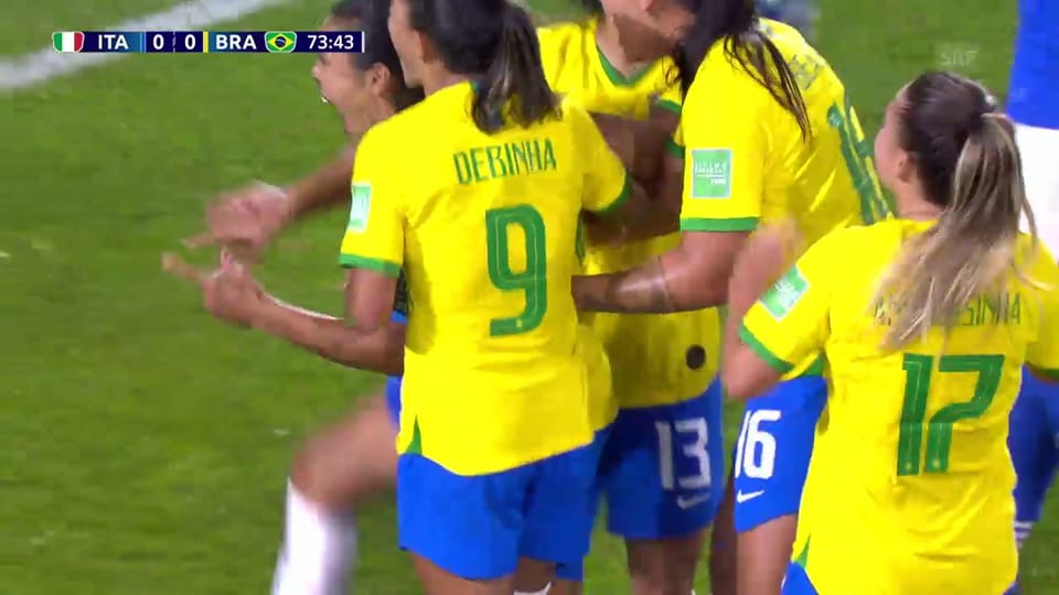 Marta schiesst Brasilien gegen Italien weiter