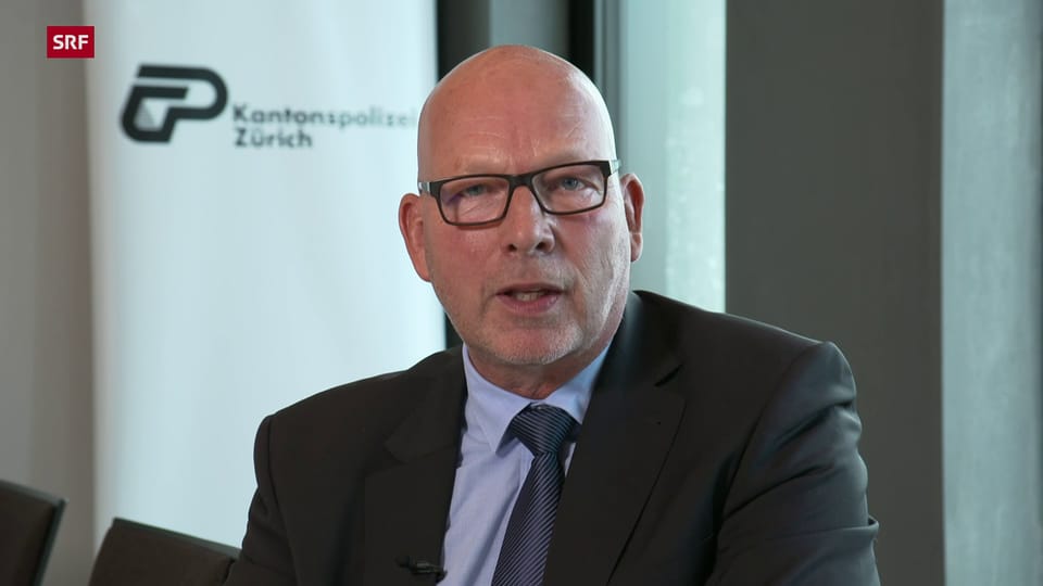 Rolf Decker von der Kantonspolizei Zürich erklärt, was bei einem verdächtigen Anruf zu tun ist.