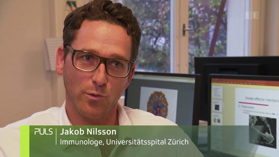 Immunologe Jakob Nilsson kennt keine glaubwürdige Studie, die einen Zusammenhang zwischen kalten Bädern oder Sauna und einem stärkeren Immunsystem belegen würden. Er glaubt eher, es seien eh schon gesunde Menschen, die sich viel bewegen und aktiv sind.