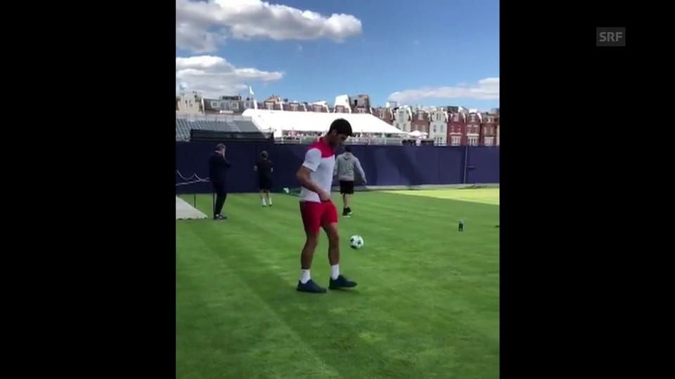 Novak Djokovic zeigt seine Jonglier-Künste
