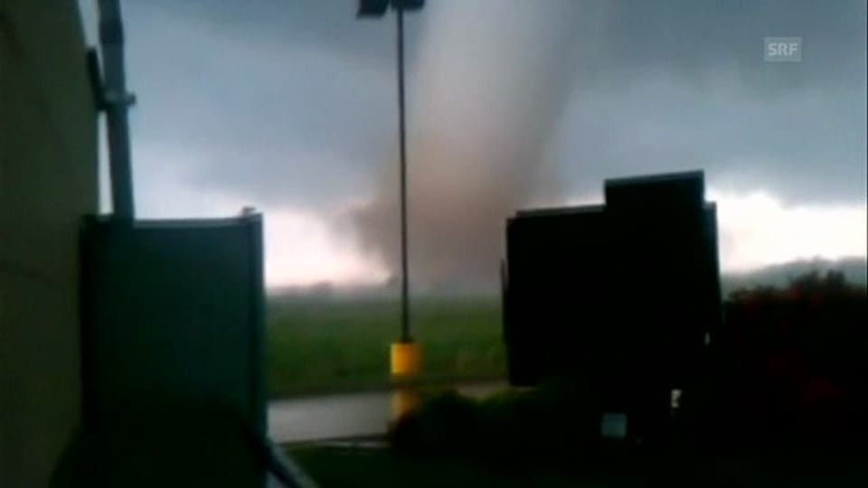 Augenzeuge filmt Tornado