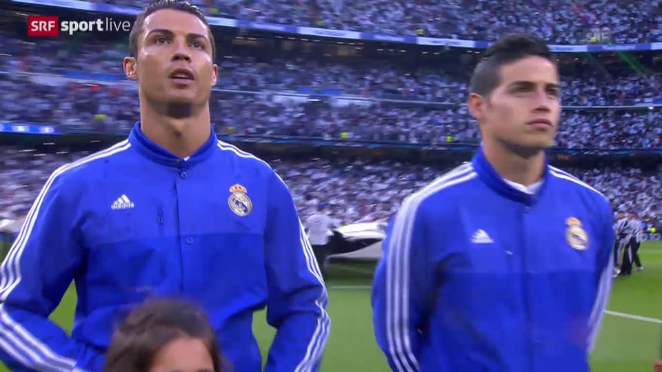 Cristiano Ronaldo singt die Hymne mit