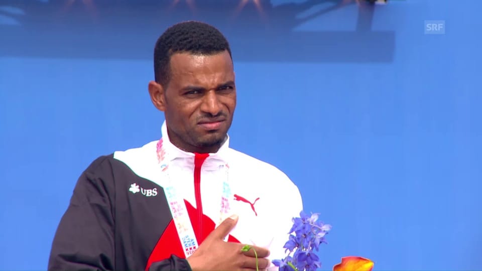 Tadesse Abraham erhält seine Goldmedaille