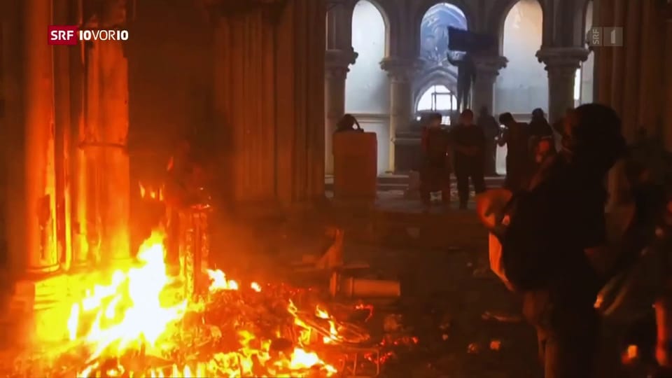 Am Jahrestag der Proteste in Chile brennen Kirchen