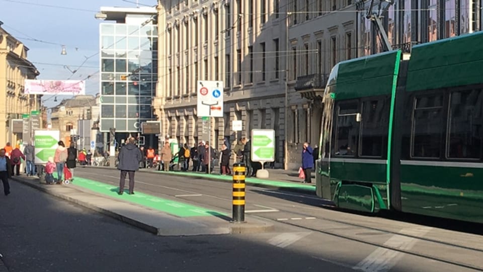 Das Amt für Mobilität will wissen, ob der Tram-Verkehr auch ohne Doppelhaltestellen fliesst.