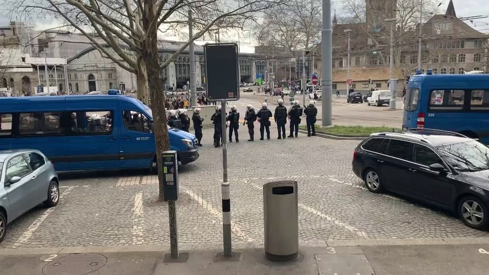 Polizeiaufgebot wegen unbewilligter Demo in Zürich