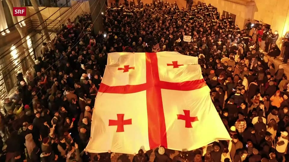 Tausende gehen in Tiflis wegen umstrittenem Gesetz auf die Strasse